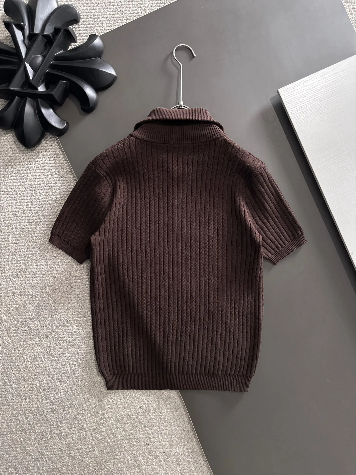 Next day shipment LP high quality Loro Piana 26ss New Arrival men's short-sleeved T-shirt Made of combed cotton yarn knitted cotton fabric, no pressure when entering and exiting the counter Exclusive control of raw materials It feels substantial when weighed, and the upper body is more textured than ordinary T-shirts. This texture can cope with the weather easily and is suitable for both hot and cold! Loose fit design, looks noble. The only correct version is available Size: M to XXXL